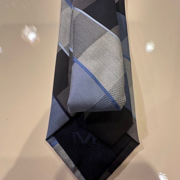 Michael Kors Men’s Tie Shades of Blue - Picture 2 of 5